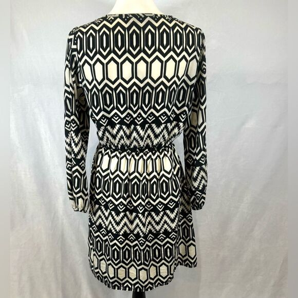 Long sleeve black and white geometric print faux wrap dress size medium - Picture 3 of 5